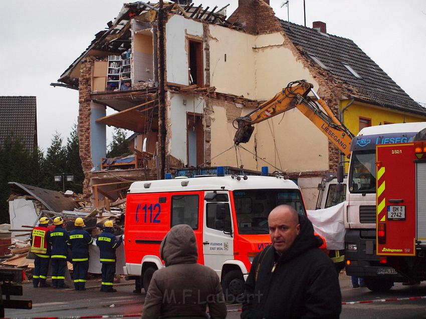 Hausexplosion Bruehl bei Koeln Pingsdorferstr P429.JPG